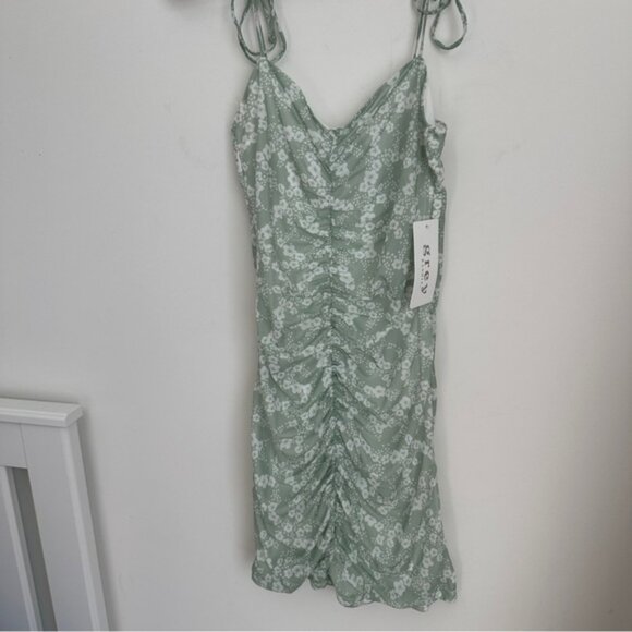 NWT Grey Bandit Weekend Wonder Dress in Sage Floral Ruched Size Medium - Picture 3 of 6